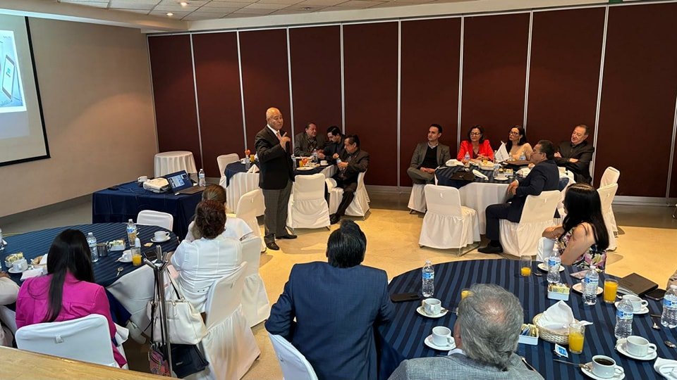 Desayuno de actualización fiscal con empresarios en Querétaro